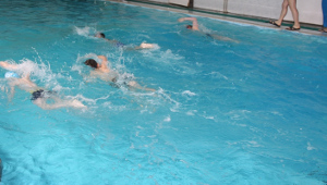 Nauka pływania dla dzieci szkolnych